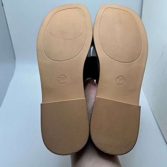 CUSHIONAIRE Women's slide sandal +Memory Foam 7 WIDE BLACK - Picture 5 of 7